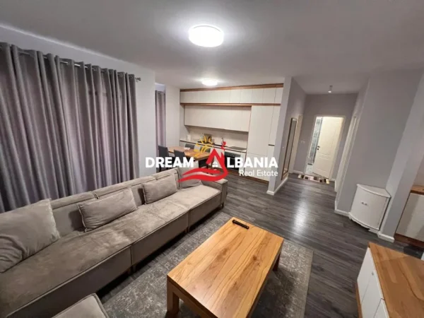 Tirane, jepet me qera apartament 2+1 , 120 m² 700 € 