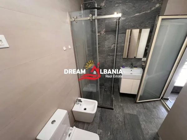 Tirane, jepet me qera apartament 2+1 , 120 m² 700 € 