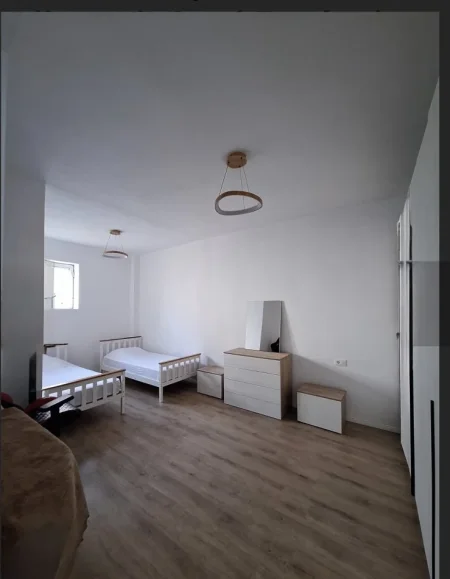 Tirane, jepet me qera apartament 1+1 Kati 1, 60 m² 500 € 