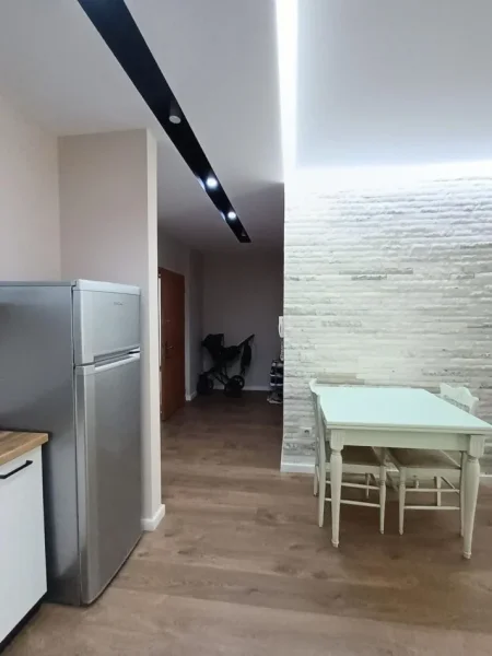 Tirane, jepet me qera apartament 1+1 Kati 2,