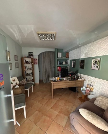 Tirane, jepet me qera dyqan Kati 0, 28 m² 350 € (MYSLYM SHYRI)