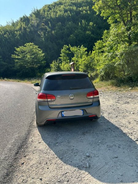 Tirane, shitet makine Golf 6 Nafte viti 2013, gri e erret Kondicioner 200.000 km 7.800 €