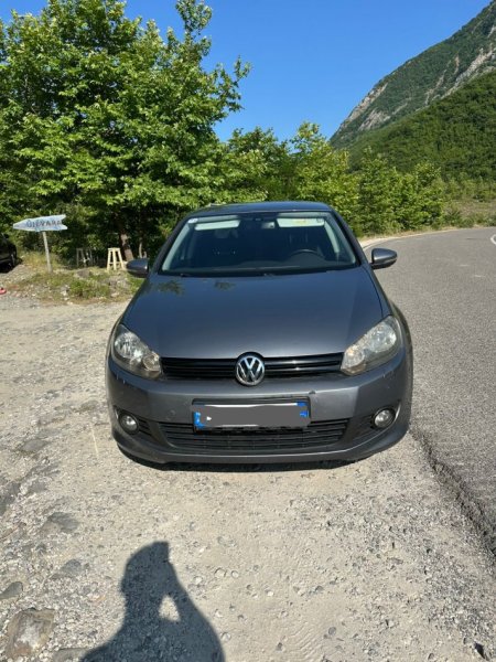 Tirane, shitet makine Golf 6 Nafte viti 2013, gri e erret Kondicioner 200.000 km 7.800 €