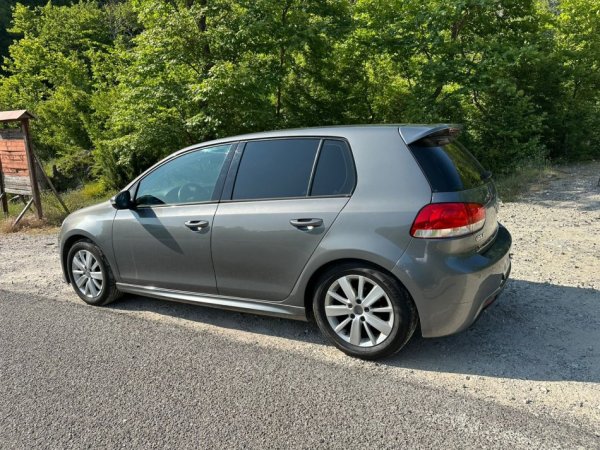 Tirane, shitet makine Golf 6 Nafte viti 2013, gri e erret Kondicioner 200.000 km 7.800 €