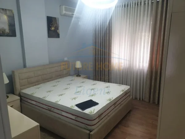 Tirane, jepet me qera apartament 2+1 Kati 2, 85 m² 725 € (Ish Parku Autobuzave)