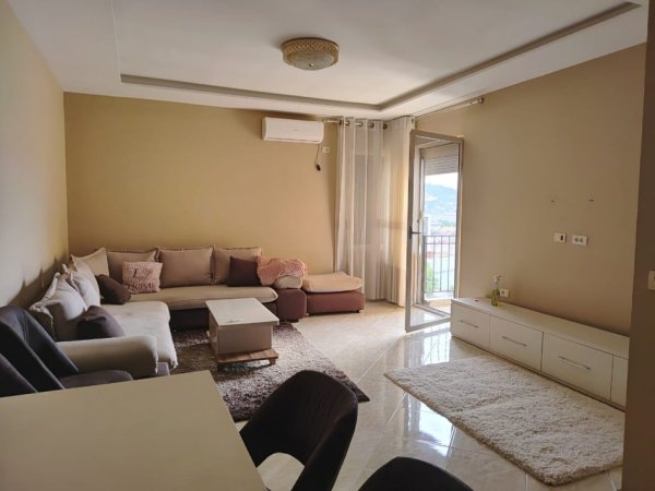 Tirane, jepet me qera apartament 1+1 Kati 5, 65 m² 350 € (prane Ardenos)