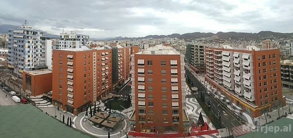 Tirane, jepet me qera lokal , 90 m² 2.000 € 