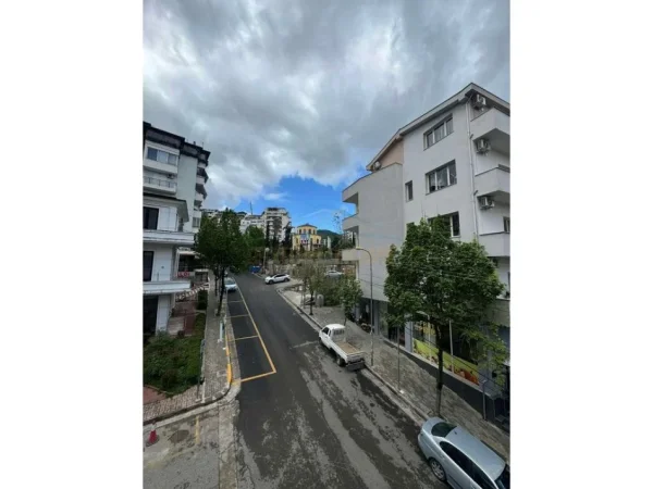 Tirane, jepet me qera apartament 2+1 Kati 2, 96 m² 550 € (Kodra e Diellit , Fondacioni "Eleonor")