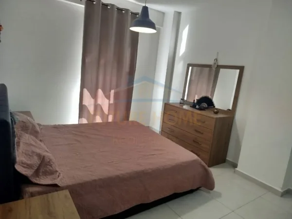 Tirane, jepet me qera apartament 1+1 Kati 1, 70 m² 550 € (Kompleksi Kontakt)
