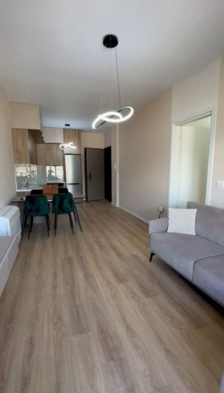 Tirane, jap me qera apartament 1+1+Ballkon Kati 14, 77 m² 800 € (rruga e kavajes)
