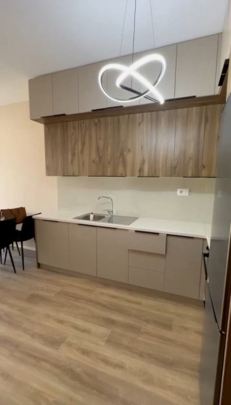 Tirane, jap me qera apartament 1+1+Ballkon Kati 14, 77 m² 800 € (rruga e kavajes)