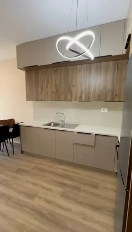 Tirane, jap me qera apartament 1+1+Ballkon Kati 14, 77 m² 800 € (rruga e kavajes)