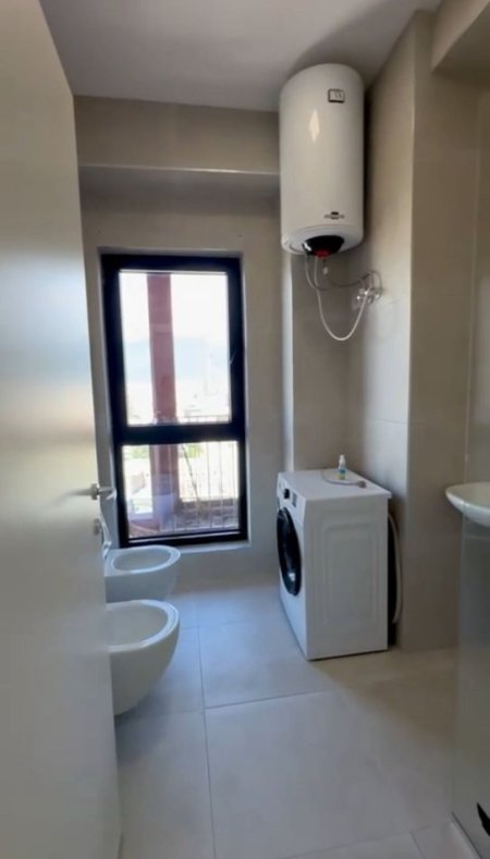 Tirane, jap me qera apartament 1+1+Ballkon Kati 14, 77 m² 800 € (rruga e kavajes)