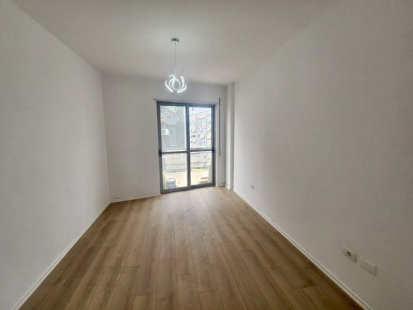 Tirane, shitet apartament 2+1+Aneks+Ballkon Kati 6, 90 m² 225.000 € (Komuna Parisit)