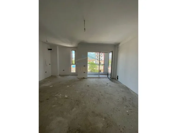 Tirane, shitet apartament 2+1 Kati 1, 116 m² 186.000 € (Rruga Besa)