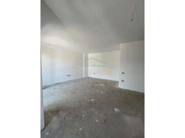 Tirane, shitet apartament 2+1 Kati 1, 116 m² 186.000 € (Rruga Besa)