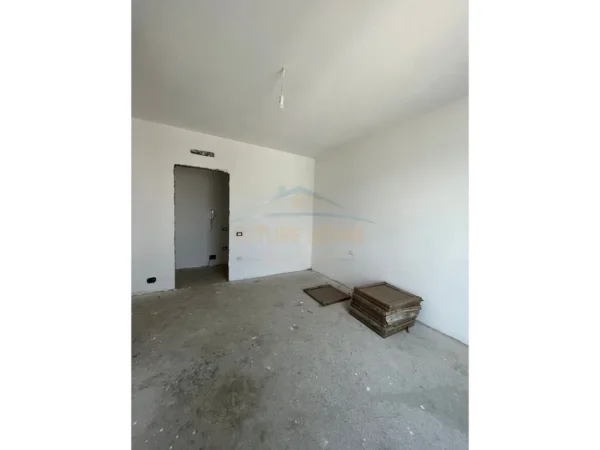 Tirane, shitet apartament 2+1 Kati 1, 116 m² 186.000 € (Rruga Besa)