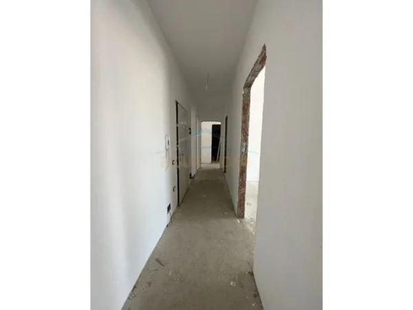 Tirane, shitet apartament 2+1 Kati 1, 116 m² 186.000 € (Rruga Besa)