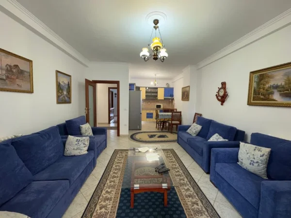Tirane, jepet me qera apartament 2+1+Aneks+Ballkon Kati 5, 122 m² 800 € (komuna e parisit)