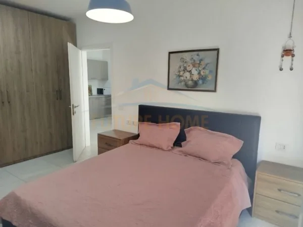 Qera, Apartament 1+1, ish Parku i Autobusave, Tiranë