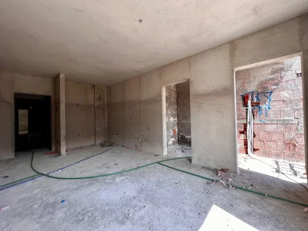 Tirane, shitet apartament 1+1+Ballkon Kati 1, 77 m² 95.000 € (Tirana Entry 2 - " Kthesa e Kamzës)