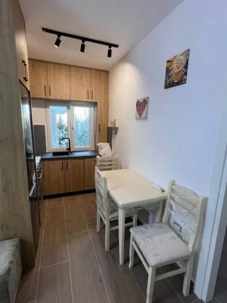 Tirane, jepet me qera apartament 1+1 Kati 3, 500 € 