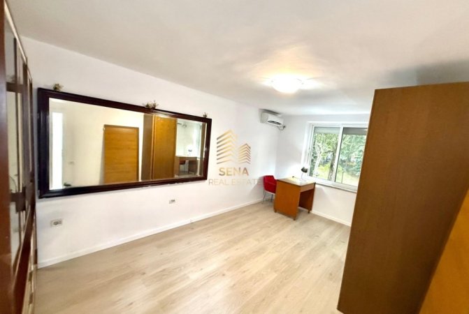 Tirane, jepet me qera apartament 2+1 Kati 2, 70 m² 530 € (Rruga Muhamet Gjollesha)