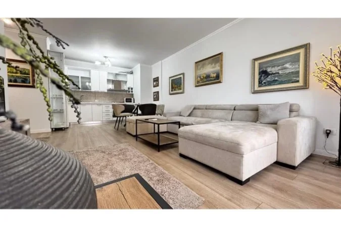 APARTAMENT  1+1 ME QIRA 700 €  TE PIRAMIDA