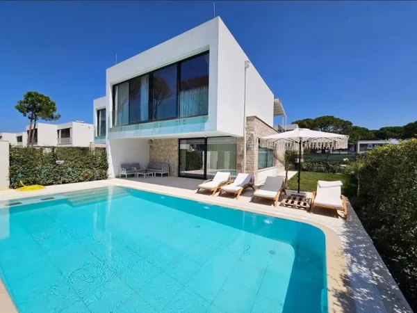 Durres, shes Vile 3+1+Aneks+Ballkon , 750.000 € (Gjiri Lalzit)