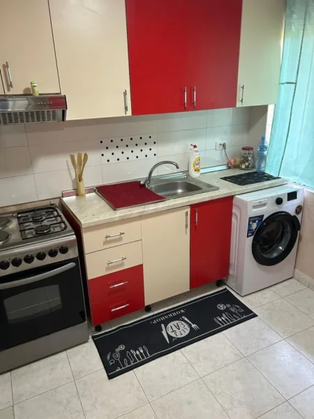 Tirane, jepet me qera apartament 1+1 Kati 1, 70 m² 410 € (pazari i ri)