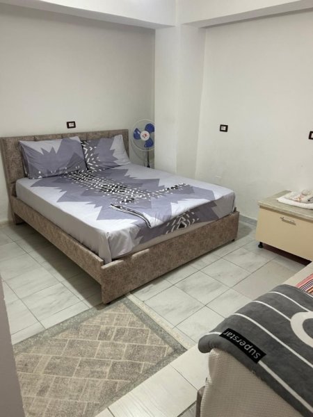 Tirane, jepet me qera apartament 1+1 Kati 1, 70 m² 410 € (pazari i ri)