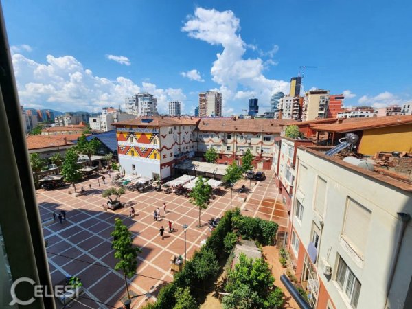 Tirane, jepet me qera apartament 1+1+Ballkon Kati 4, 25 m² 350 € (PAZARI I RI)