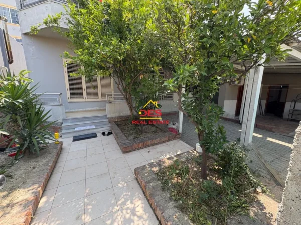 Vlore, jepet me qera shtepi 2+1+Ballkon Kati 0, 100 m² 250 € (Rruga Lef Sallata)