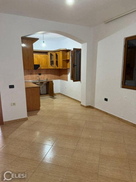 Tirane, jepet me qera apartament 3+1+Ballkon Kati 4, 120 m² 450 € (SIRI KODRA)