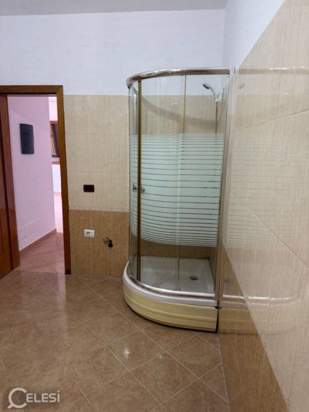 Tirane, jepet me qera apartament 3+1+Ballkon Kati 4, 120 m² 450 € (SIRI KODRA)