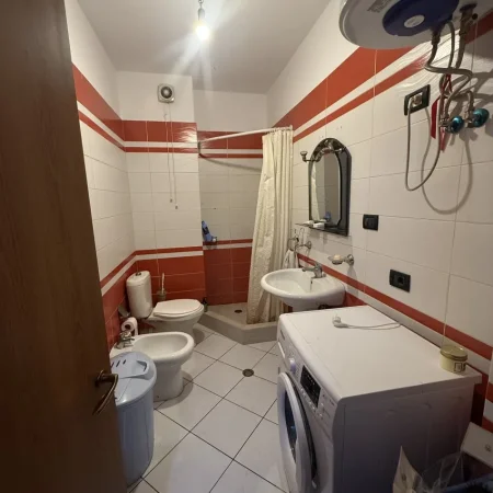 Tirane, shitet apartament 1+1+Ballkon Kati 5, 61 m² 96.000 € (Astir)