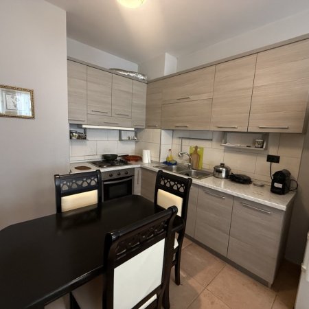 Tirane, shitet apartament 1+1+Ballkon Kati 5, 66 m² 96.000 Lek (Kompleksi Molla)