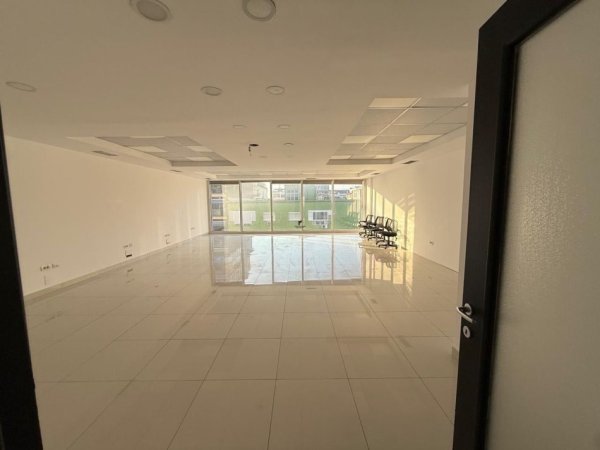 Tirane, jepet me qera zyre Kati 9, 210 m² 3.200 € (BLLOK)