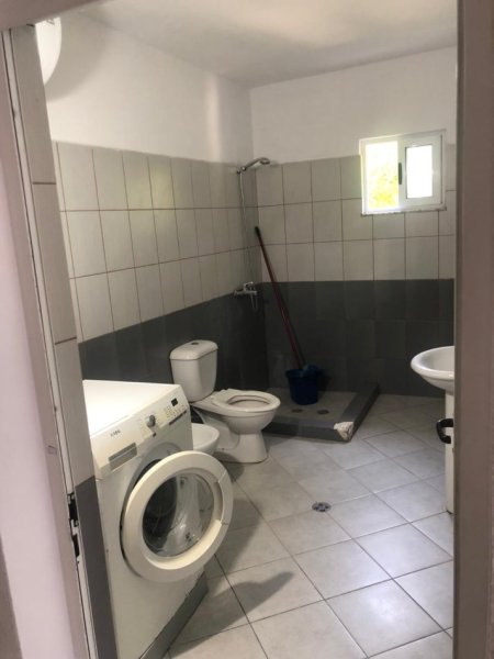 Tirane, jepet me qera apartament 1+1 Kati 1, 50 m² 250 € (Misto Mame)