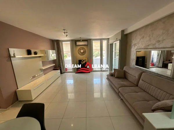 Tirane, jepet me qera apartament 3+1 , 90 m² 900 €