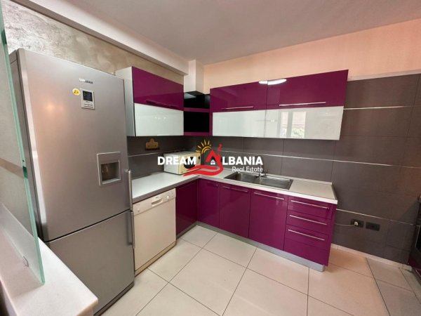 Tirane, jepet me qera apartament 3+1 , 90 m² 950 € 