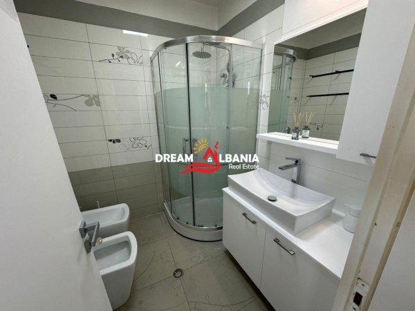 Tirane, jepet me qera apartament 3+1 , 90 m² 950 € 