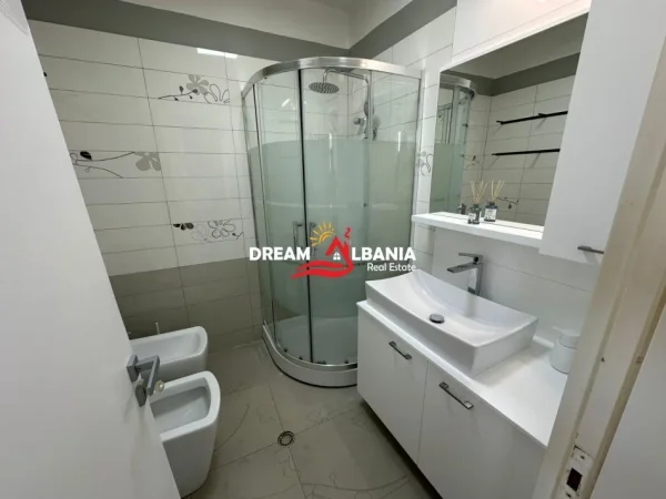 Tirane, jepet me qera apartament 3+1 , 90 m² 900 €