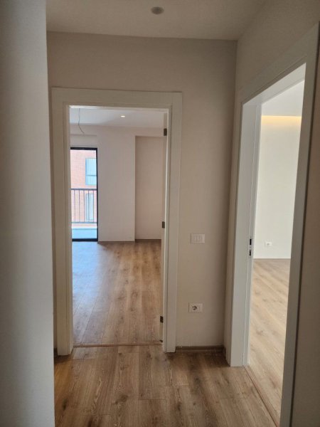 Tirane, jepet me qera apartament 2+1+Ballkon Kati 6, 92 m² 500 € (DON BOSKO)