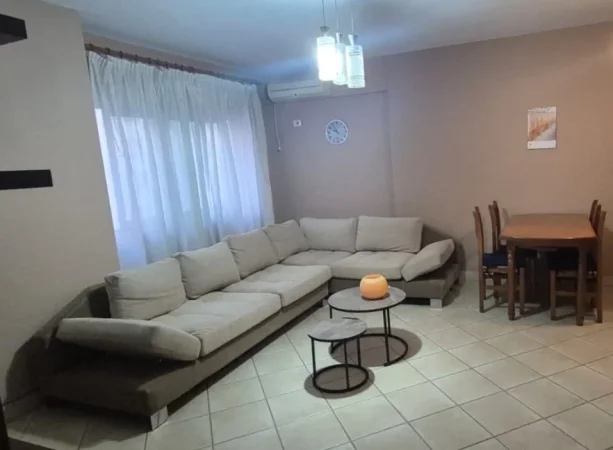 Tirane, jepet me qera apartament 2+1+Ballkon Kati 5, 95 m² 700 € (SHQEFQET MUSARAJ)