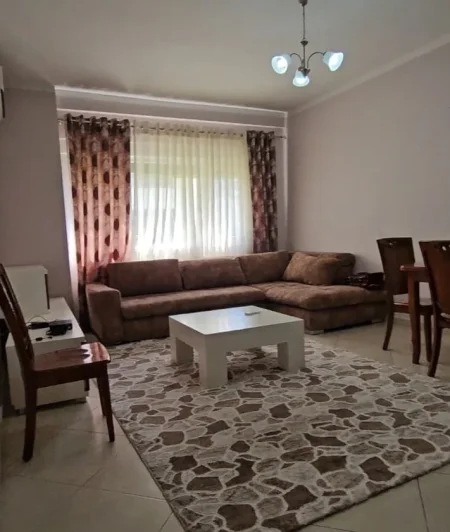 Tirane, jepet me qera apartament 1+1+Ballkon Kati 4, 65 m² 380 € (BESIM ALLA)