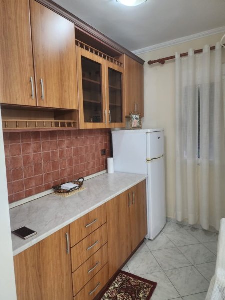 Tirane, jepet me qera apartament 1+1+Aneks Kati 4, 60 m² 400 € (Berryli-Unaza e Vogel)