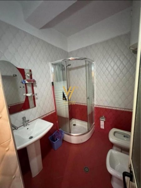 Tirane, jepet me qera apartament 2+1+Ballkon Kati 6, 85 m² 500 € (ish restorant durresi)