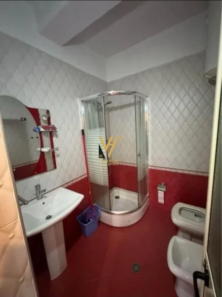 Tirane, jepet me qera apartament 2+1+Ballkon Kati 6, 85 m² 500 € (ish restorant durresi)