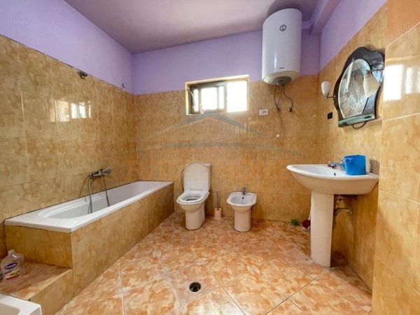 Tirane, jepet me qera apartament 1+1 Kati 3, 70 m² 400 € (Ish Tregu Elektrik)